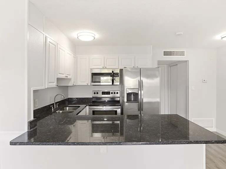 Phillippi Square Apartments — Photo 7