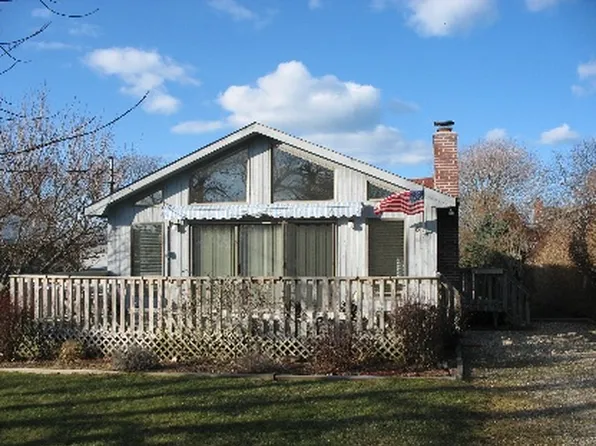 https://photos.zillowstatic.com/fp/04907425fe30e043baae5a7bb872953a-p_e.webp