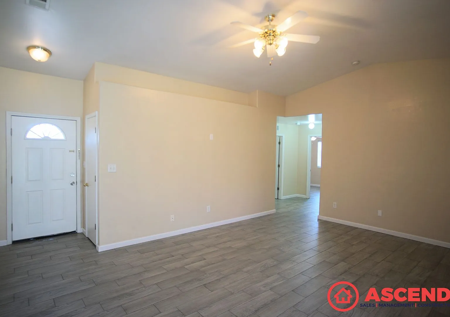 Wonderful 3 Bedroom Home Off Merle Haggard and N Chester! — Photo 3
