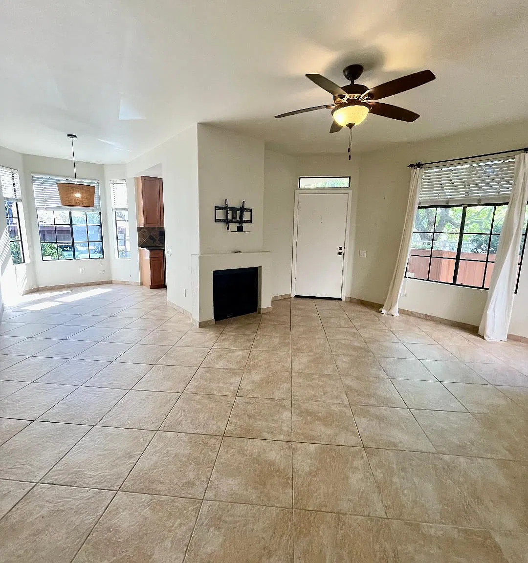 2 bed, 1071 sqft, $3,800 — Photo 4