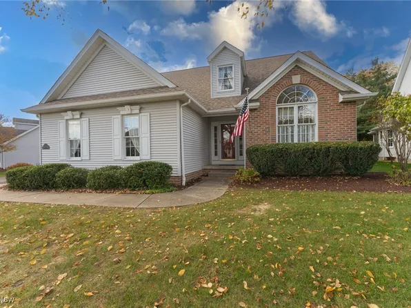 70 Lake Pointe Cir, Canfield, OH 44406