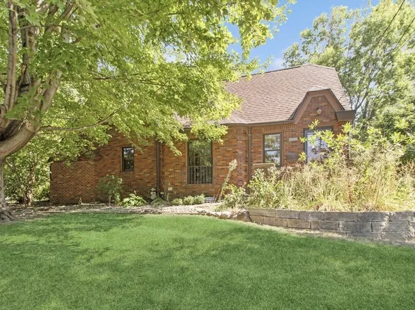 1211 65th St, Windsor Heights, IA 50324