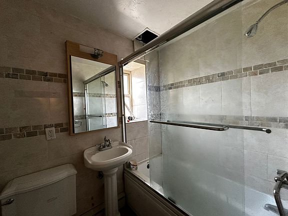 5th image of 39-47 Duncan Ave #4G