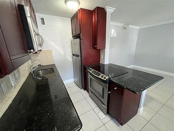 3rd image of 1311 NE 18th St APT 107
