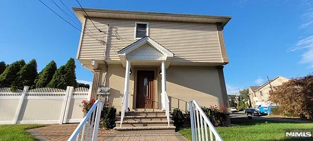 2 Roth St — Photo 1