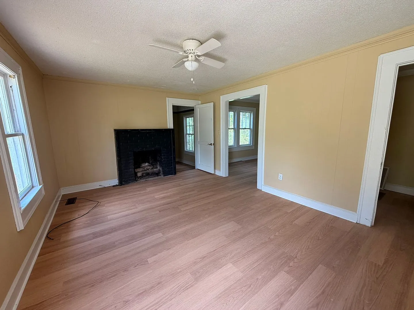 346 North College Street — Photo 2