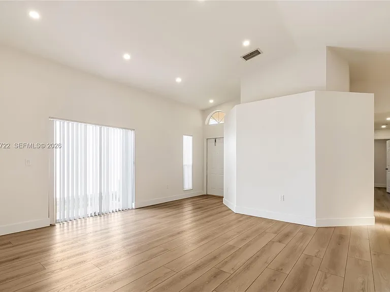 15472 SW 148th Ter — Photo 2