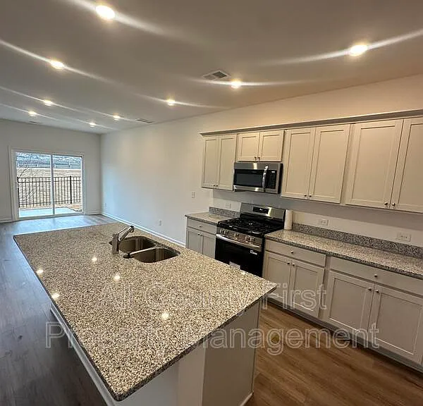 2555 Adventure Way — Photo 3