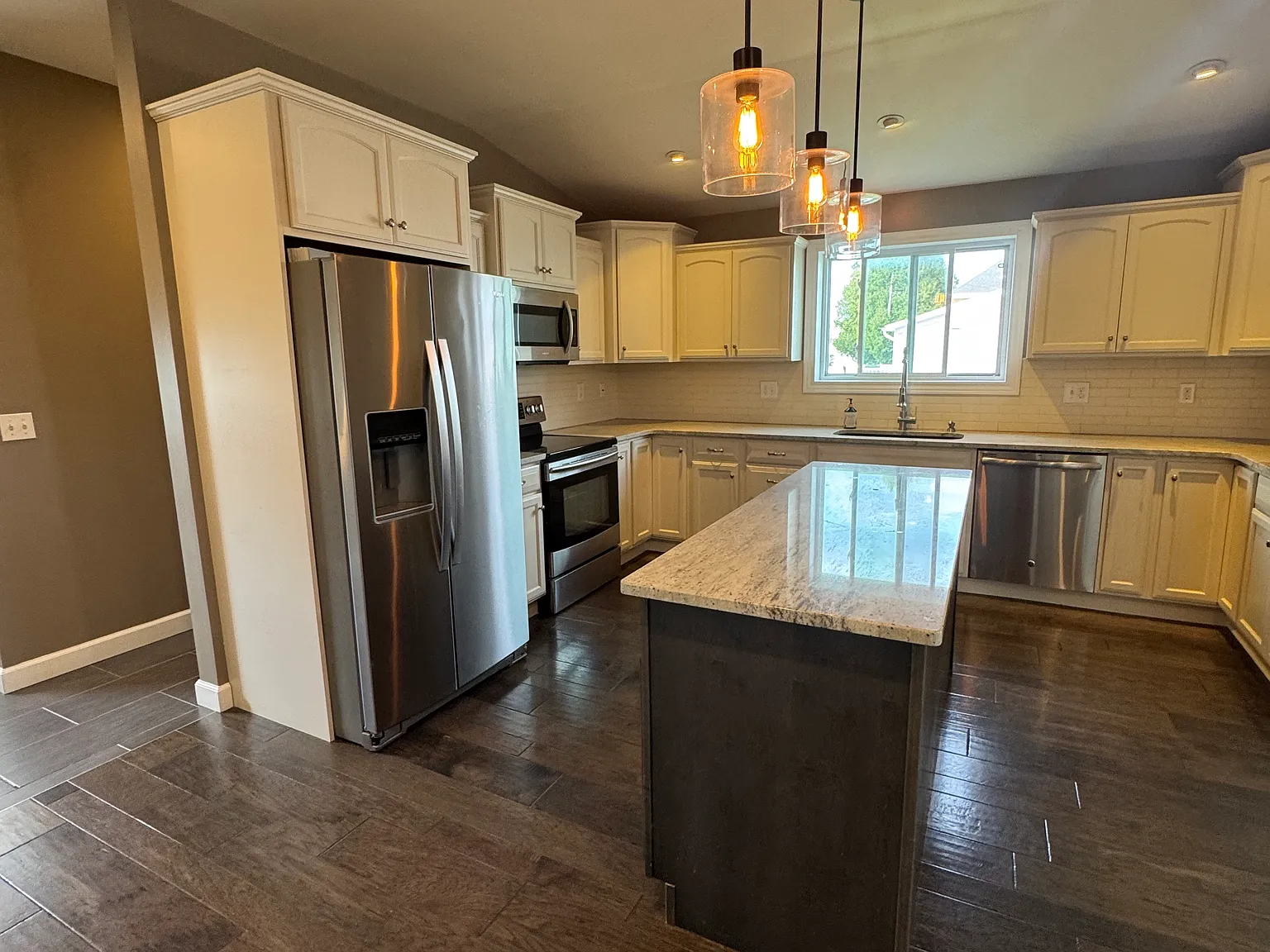 613 Merchant St — Photo 3