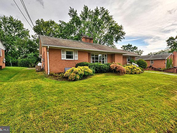 3rd image of 805 Kinzel Dr