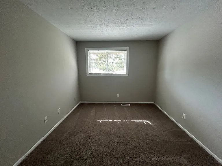 Fairview Court Apartments — Photo 72