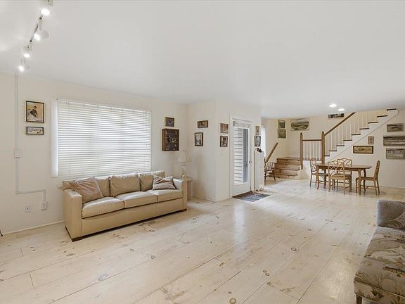 3rd image of 164 Skyboro W Road