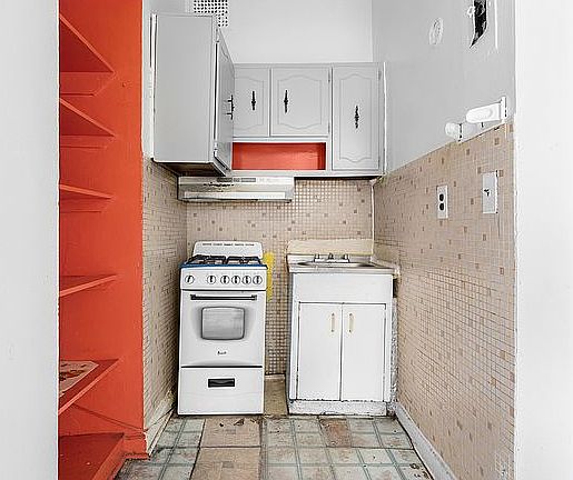 5th image of 170 W 85th St Unit 4