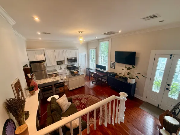 1002 3rd St #6, New Orleans, LA 70130