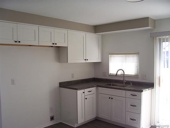 3rd image of 29775 Park Place Dr #23