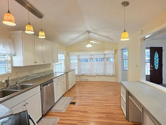 4th image of 5 Saint Charles Bay Dr