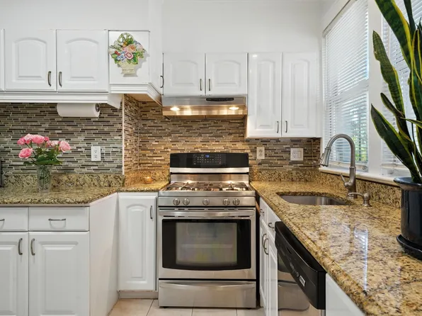 18 Laidlaw Ave, Jersey City, NJ 07306