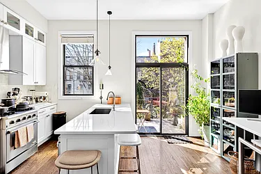 502 Hancock Street, #1