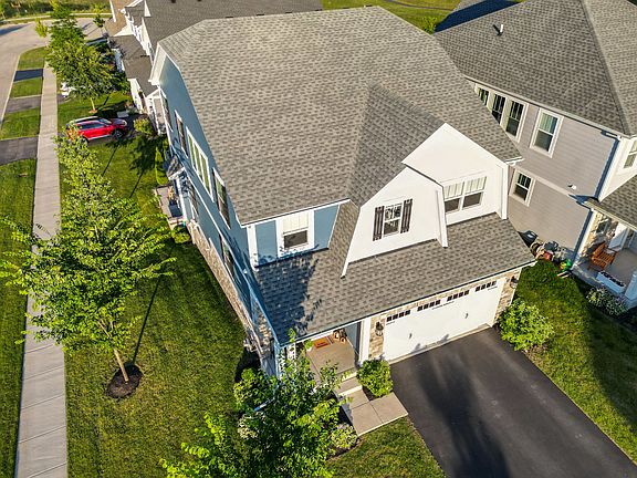 3rd image of 10 Nelson Ln