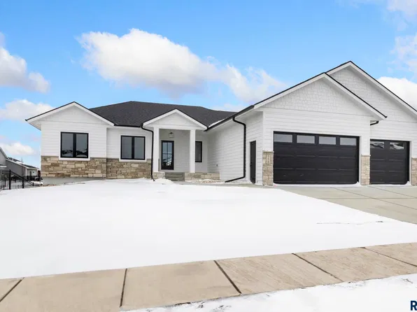 113 N Wildcat Dr, Sioux Falls, SD 57110