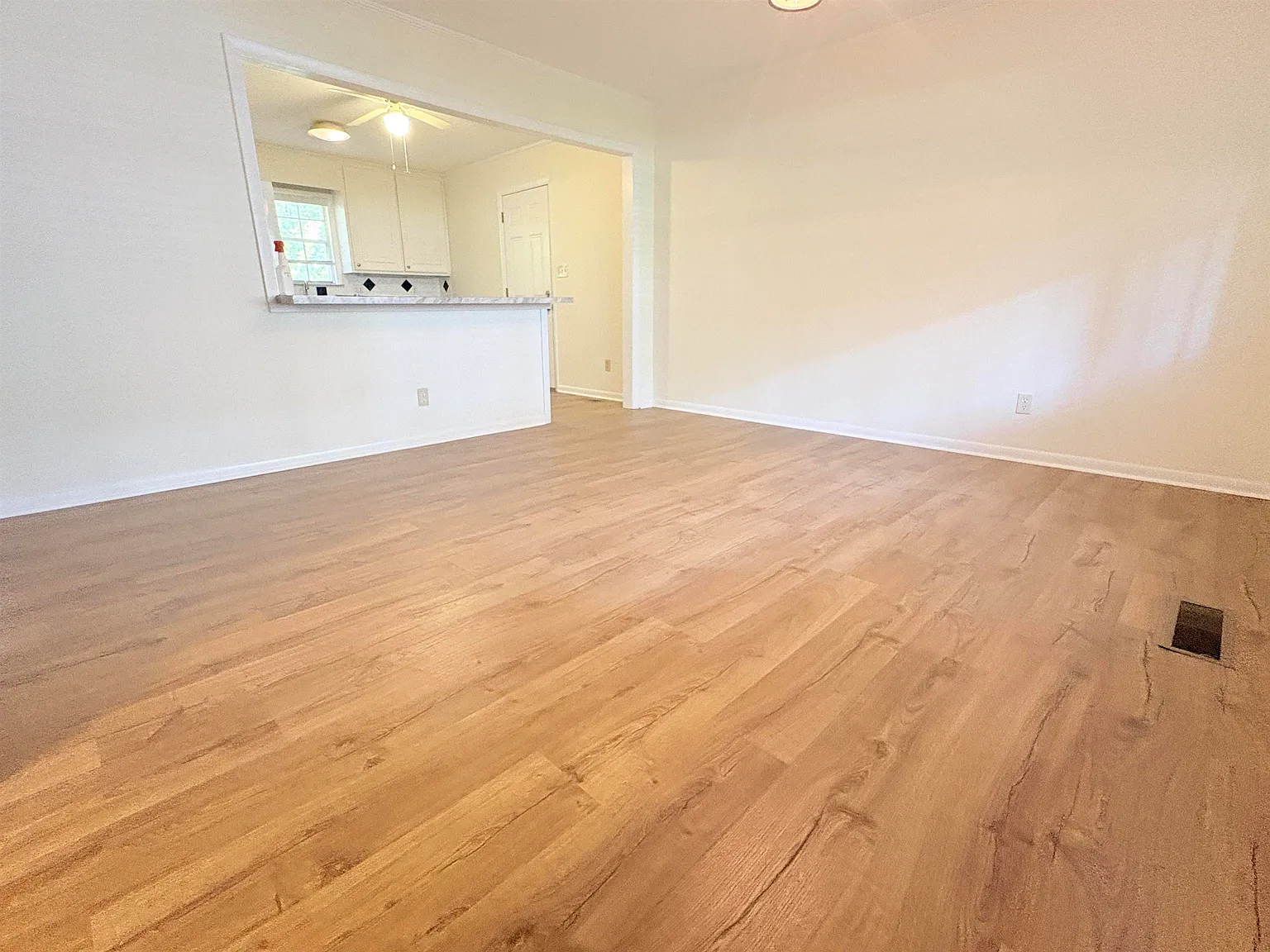 3 bed, 1440 sqft, $2,200 — Photo 4