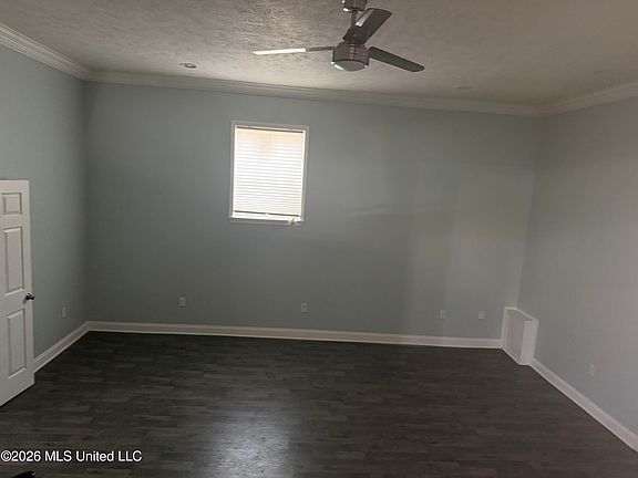 3rd image of 5520 Ridgewood Rd