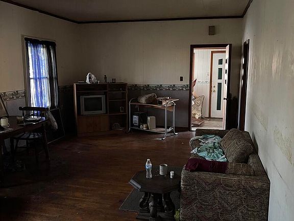 5th image of 209 N Du Quoin St