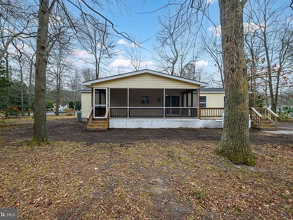 3rd image of 32485 E Penn Ct
