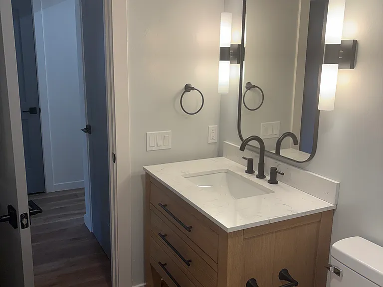 805 Holiday Ct — Photo 15