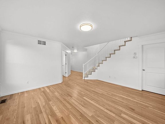 5th image of 107 Cantril St