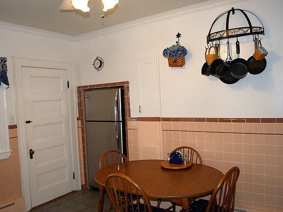 3rd image of 273 Essex Ave