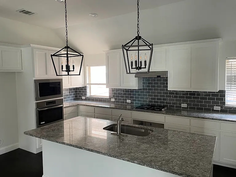 518 Overton Ave — Photo 4
