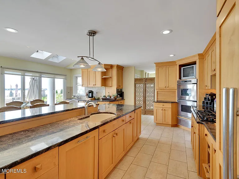 323 Cove Dr — Photo 16