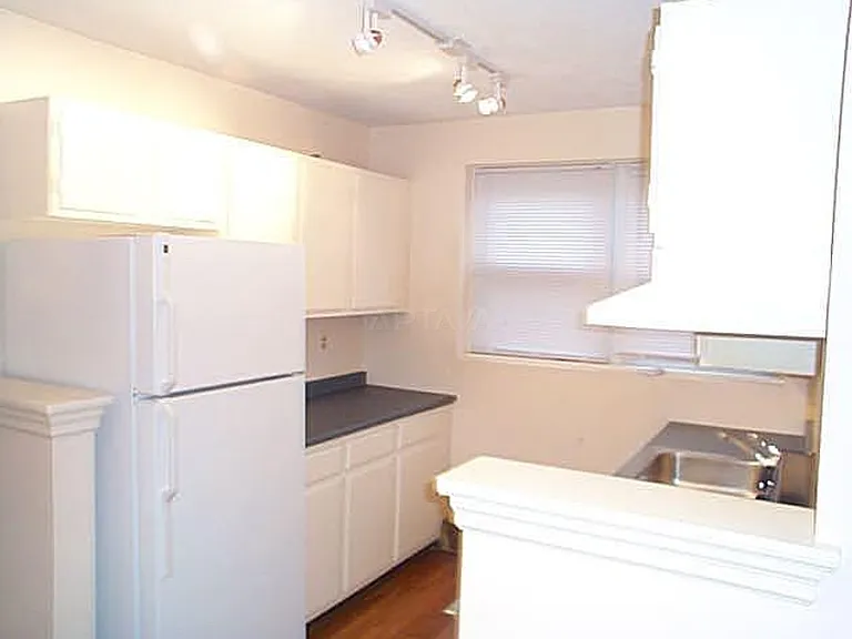 402 Highland Ave #24 — Photo 2