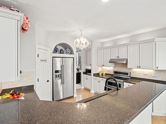 5th image of 533 Western Dr