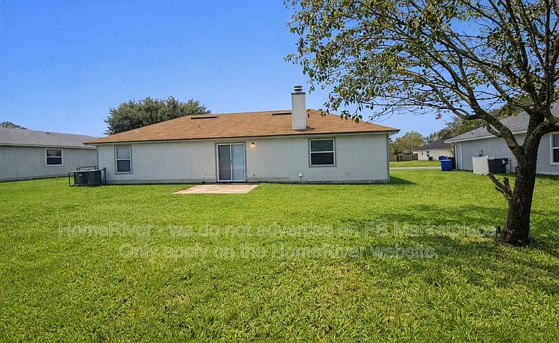 3 bed, 2.0 bath, 1258 sqft, $1,895 — Photo 2
