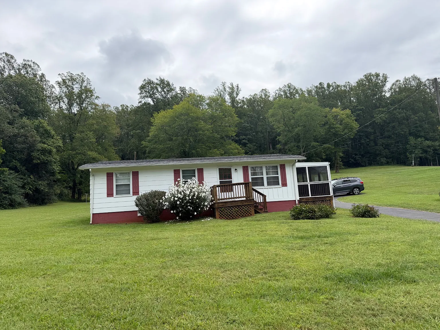 3 bed, 1104 sqft, $2,400 — Photo 1