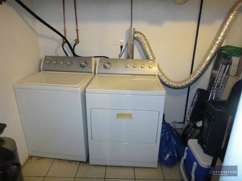 1st image of 258 1/2 22nd St #1