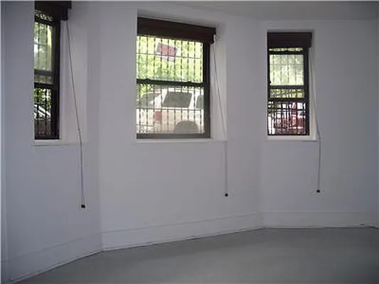 Rented by R New York | media 21