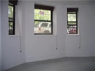 Rented by R New York