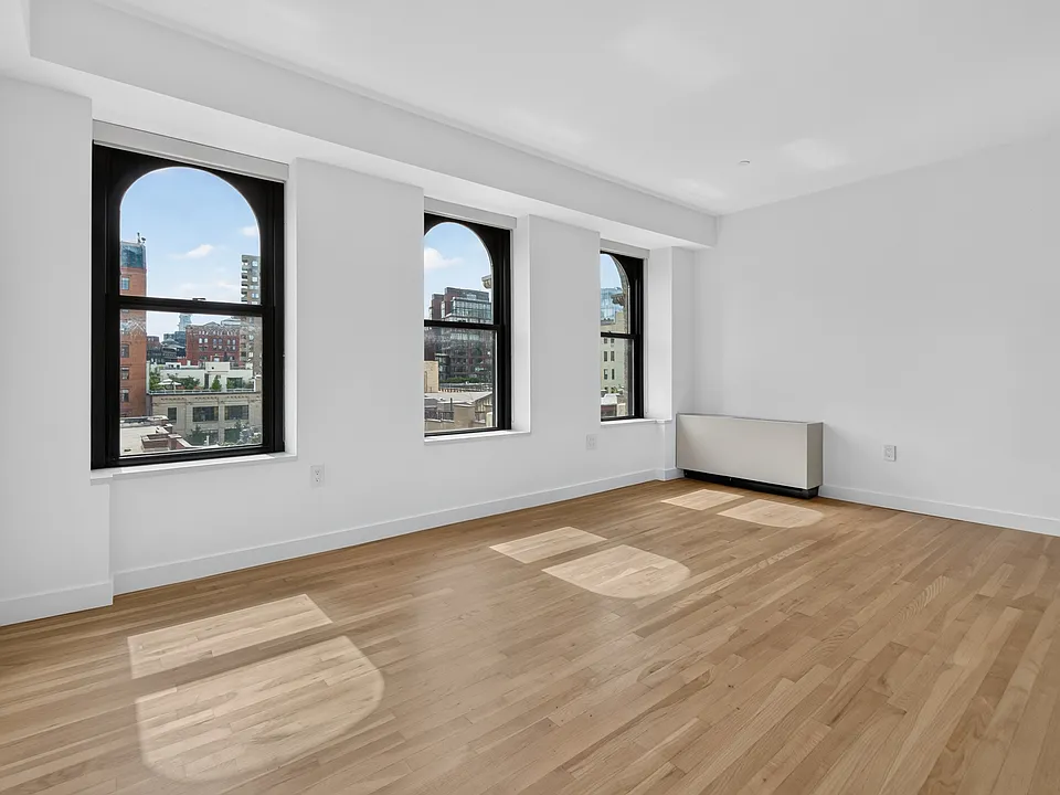 341 W 11th St #PHH