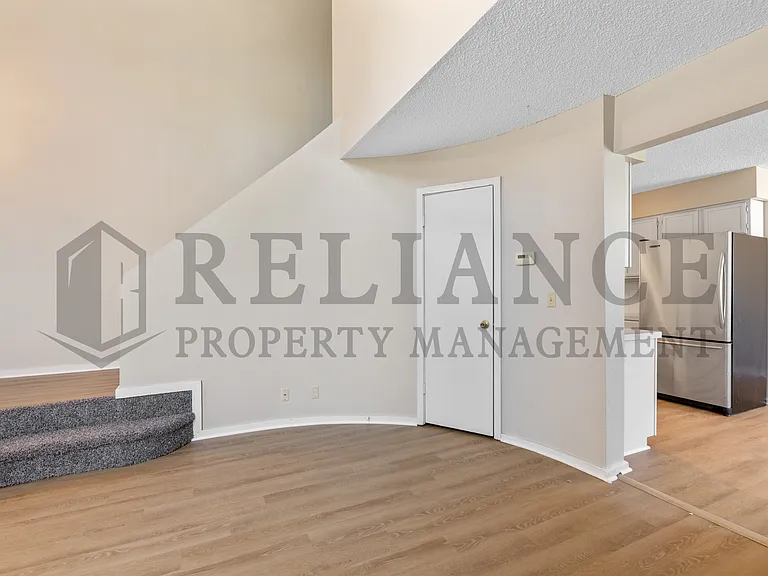 445 N Richmond Ave — Photo 11