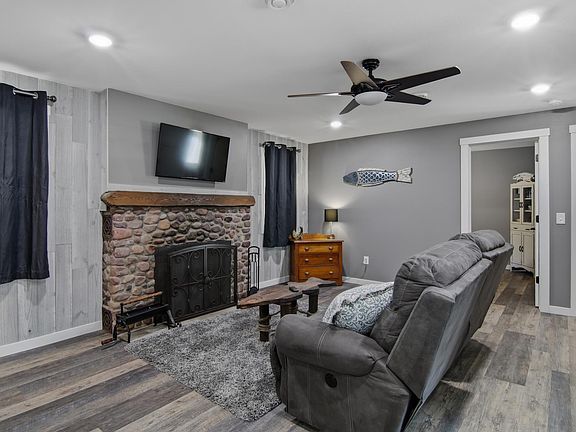 4th image of 2308 Bundy Ln NE
