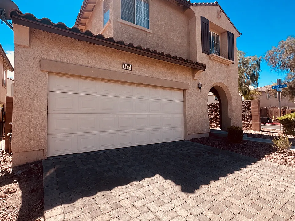 1153 Maple Pines Ave
