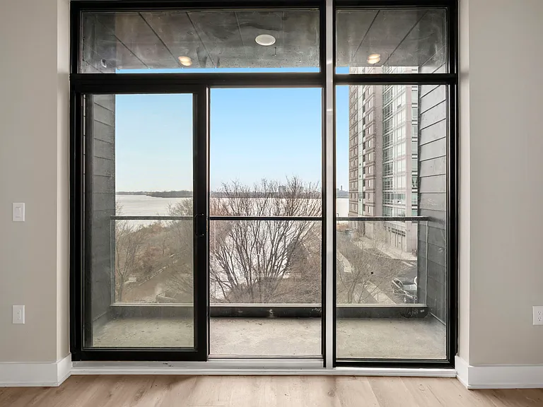 Residences at Pier 40 — Photo 30