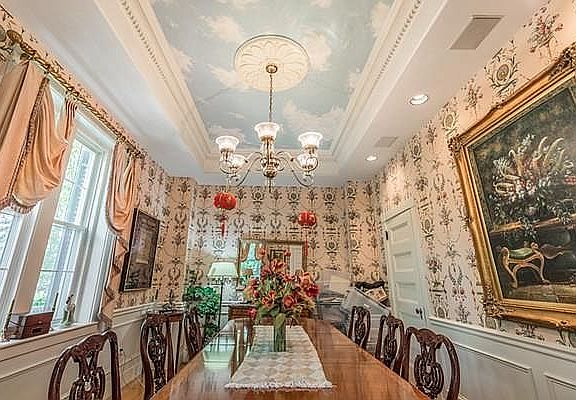 Formal dining 