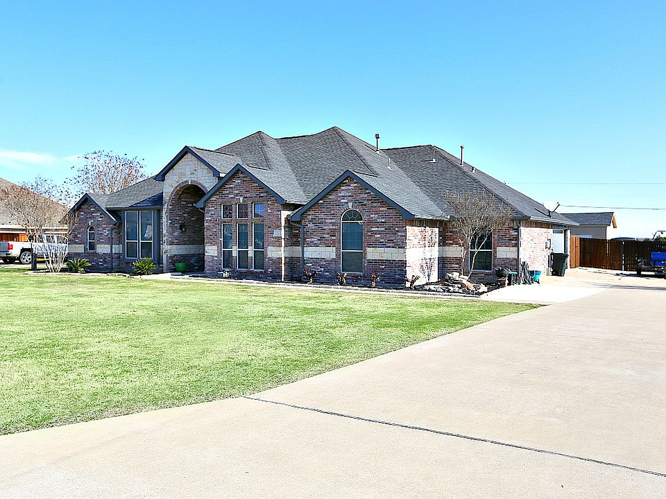 1st image of 224 Kings Court Dr