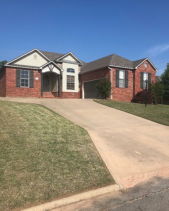 1st image of 2125 Parkridge Dr