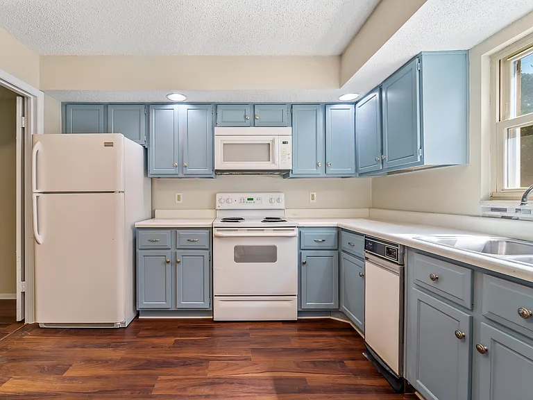 331 Greencastle Dr — Photo 9