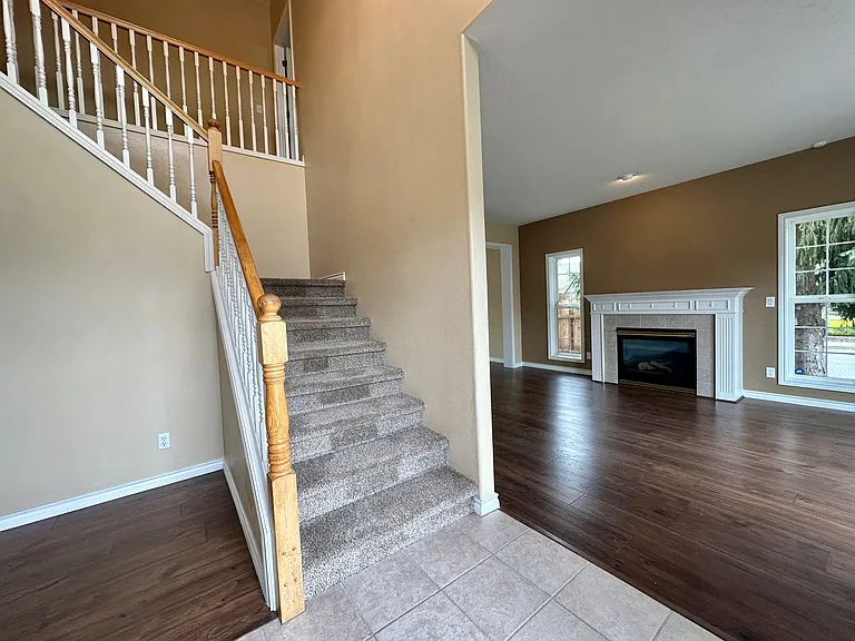 483 Yellowstone Dr S — Photo 3